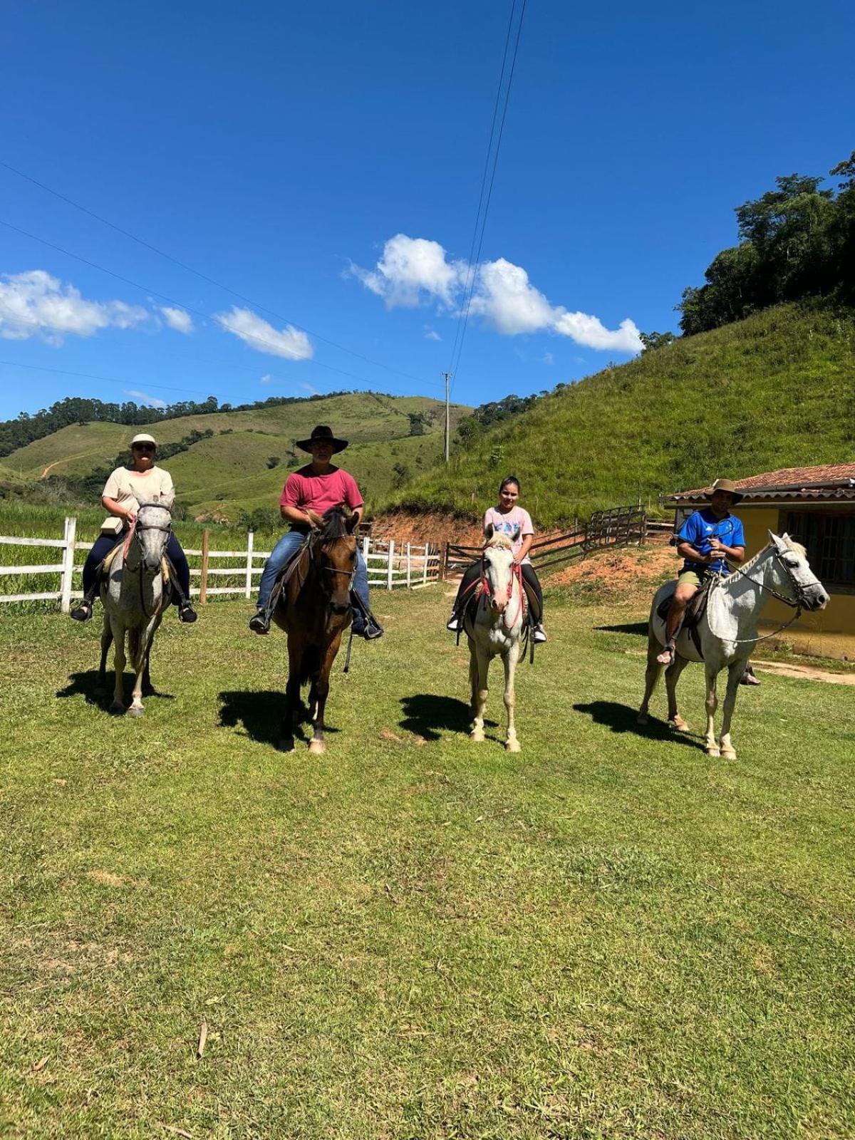 Pousada Fazenda e Pesqueiro Chalé da serra Conceição da Ibitipoca Esterno foto